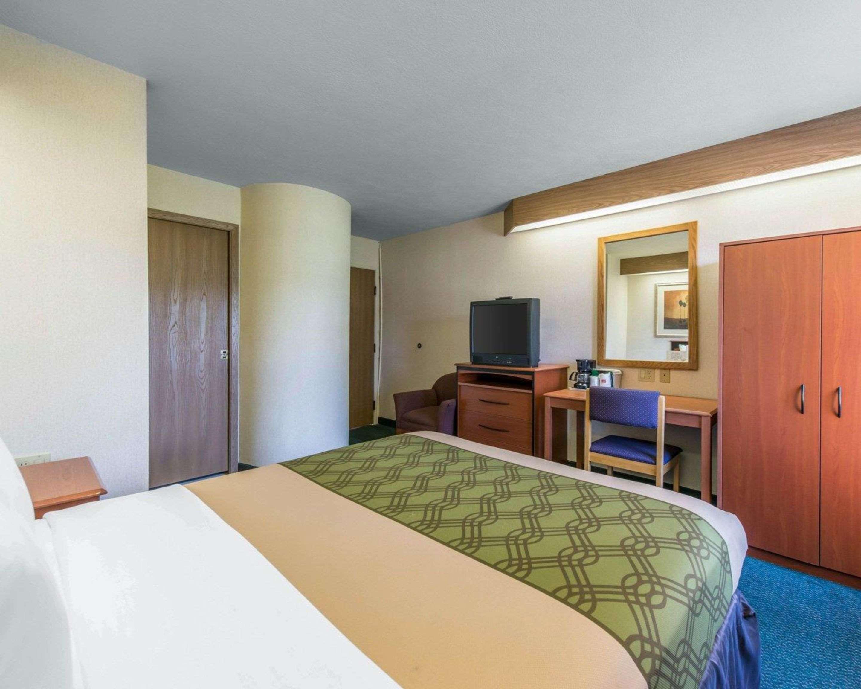 Econo Lodge North Academy Colorado Springs Exterior photo