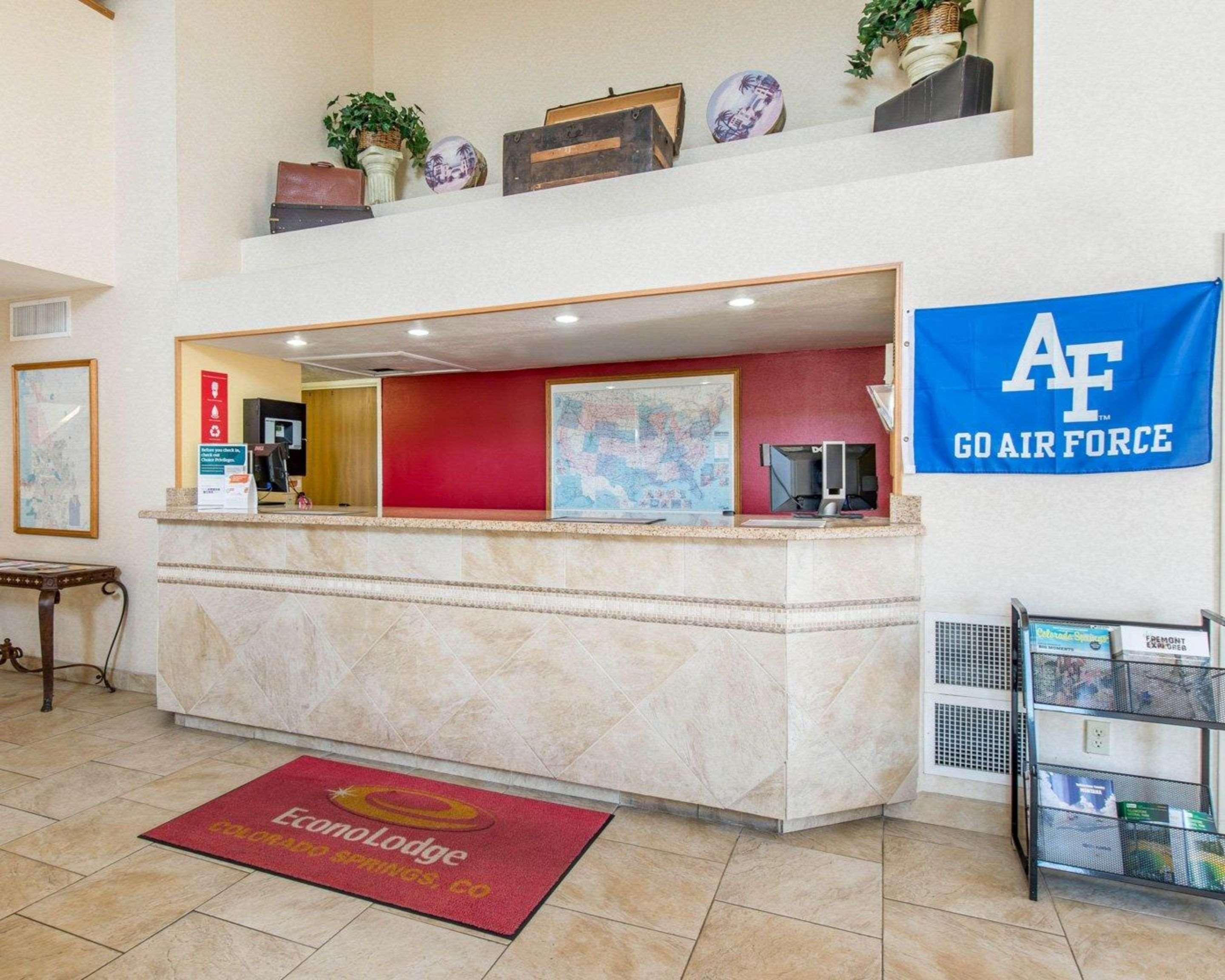 Econo Lodge North Academy Colorado Springs Exterior photo